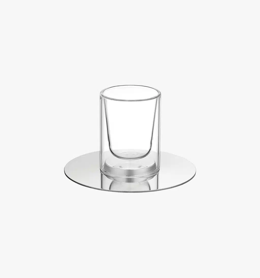 Tasse à café en verre et soucoupe en métal argenté de la collection Phi de Puiforcat