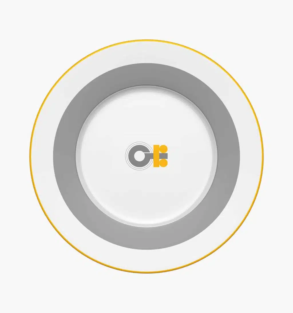 Assiette à diner en porcelaine de la collection Monogrammes personnalisable par Puiforcat.
